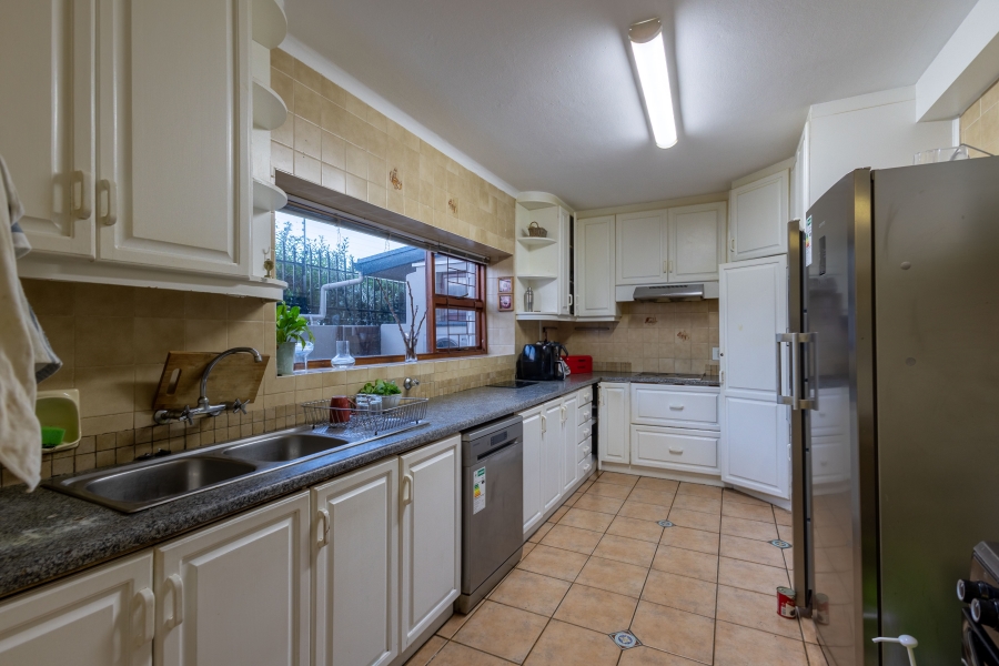 7 Bedroom Property for Sale in Bowtie Western Cape